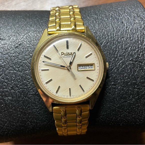 *Working* Vintage Gold Pulsar Watch - Picture 2 of 4